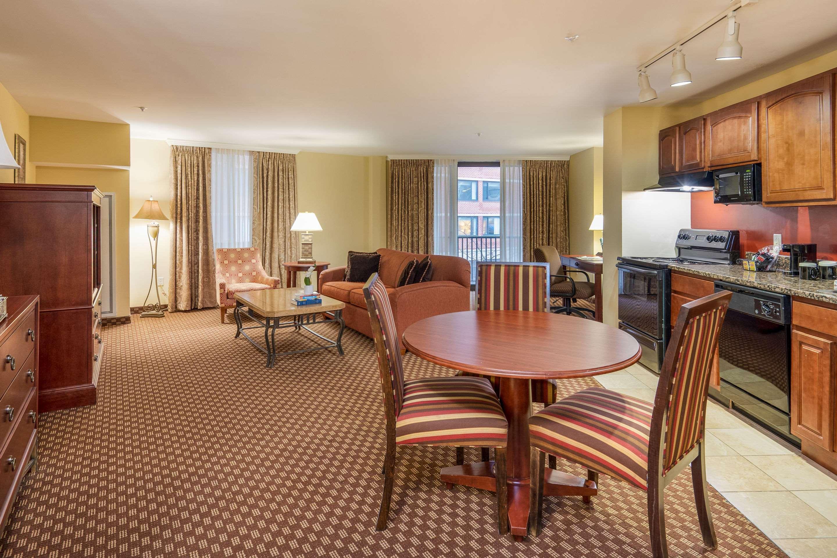 Clarion Collection Hotel Arlington Court Suites Exteriér fotografie